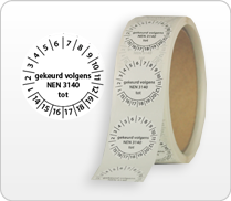 Keuringsstickers op rol met centraal tekst Gekeurd volgens NEN3140 tot zwart/wit Keuringsstickers op rol met centraal tekst Gekeurd volgens NEN3140 tot zwart/wit
